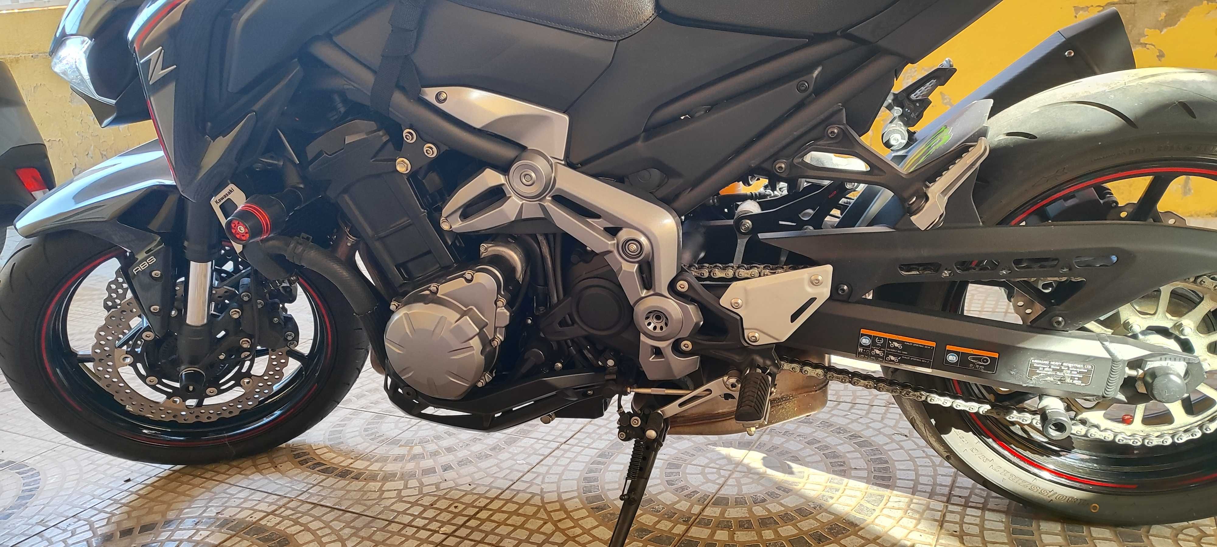 Vendo Kawasaki  Z900  ou troco por vitara