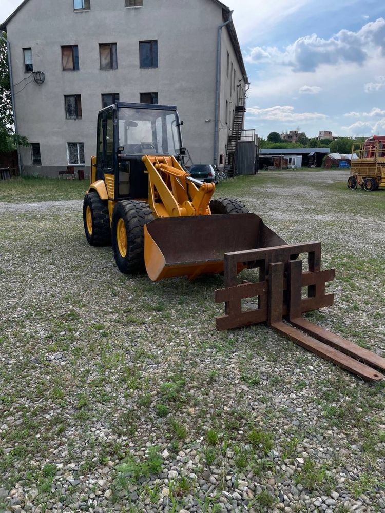 Фронтальний навантажувач JCB 409