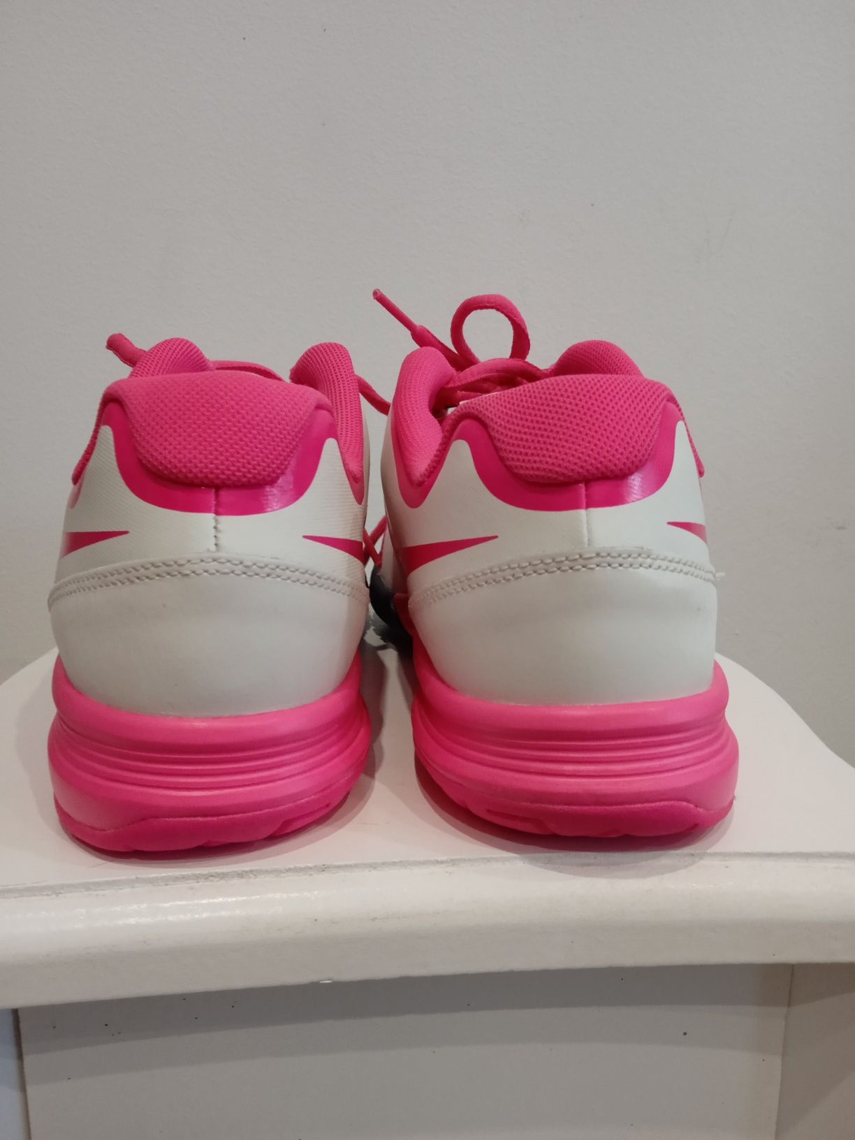 Buty sportowe damskie Nike rozm.40