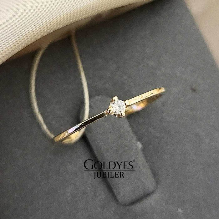 Złoty pierścionek z cyrkonią próby złota 585