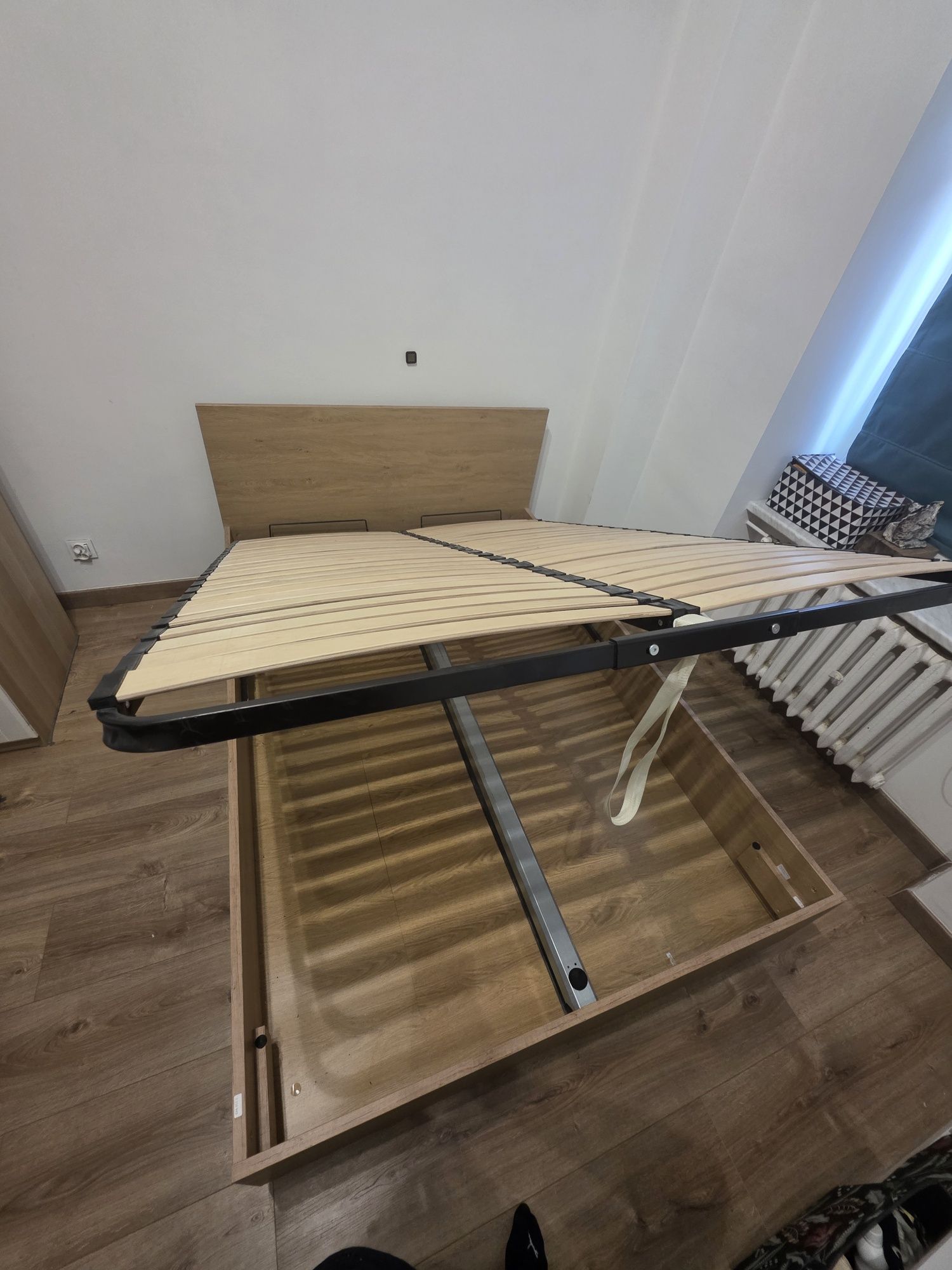 Łóżko VOX Simple 140x200 dąb + czarne płozy, stan bardzo dobry