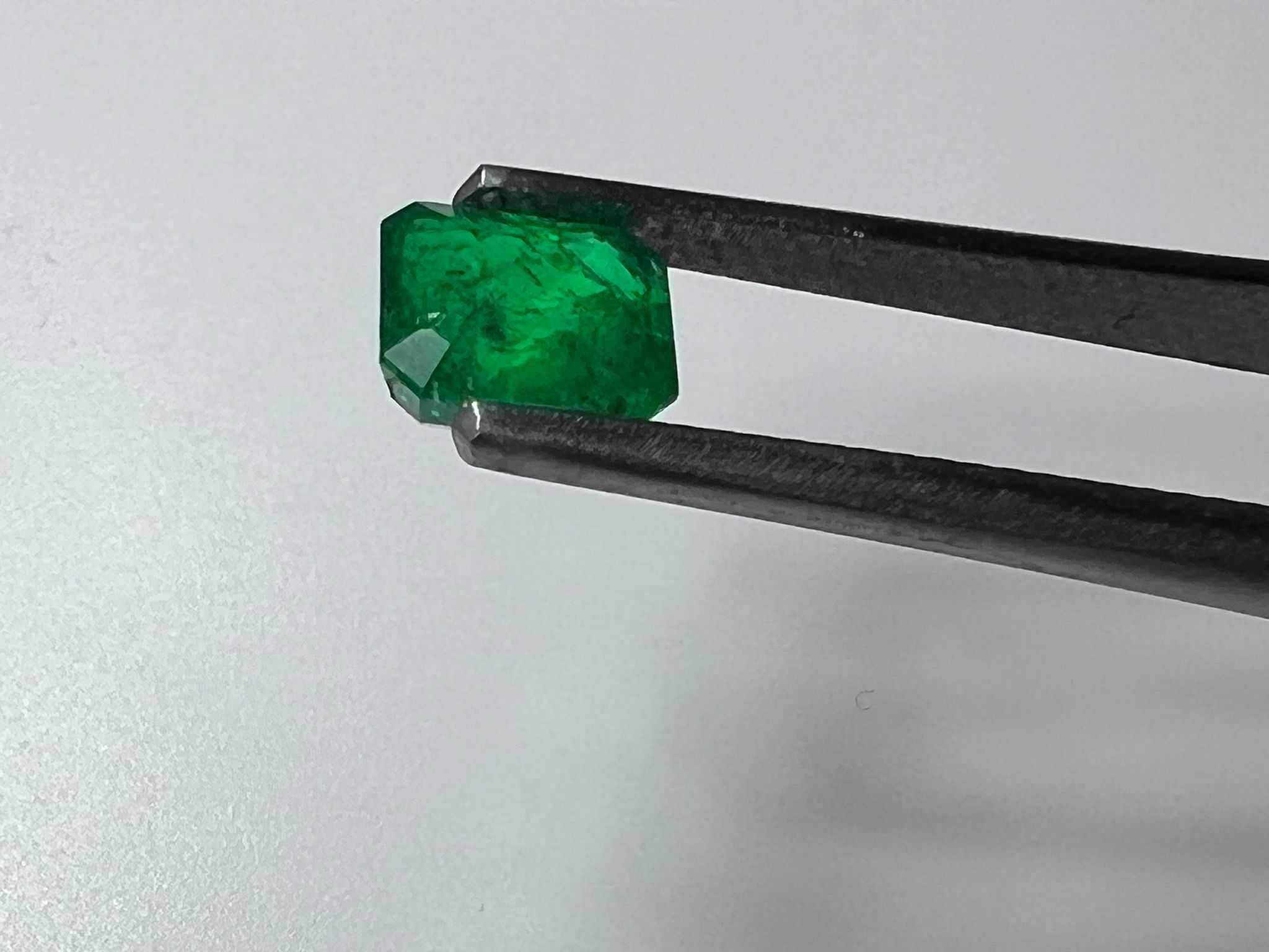 Naturalny Szmaragd kamień szlachetny 1.11 ct CERTYFIKAT