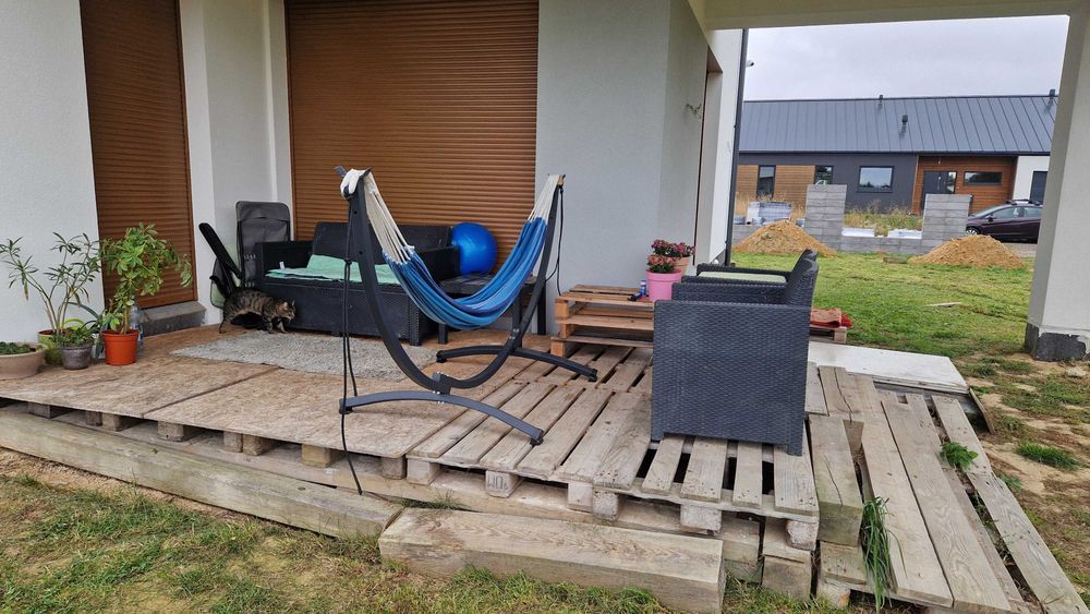 Taras drewniany (tymczasowy/ budowlany), 12 palet, OSB, krokwie, belki