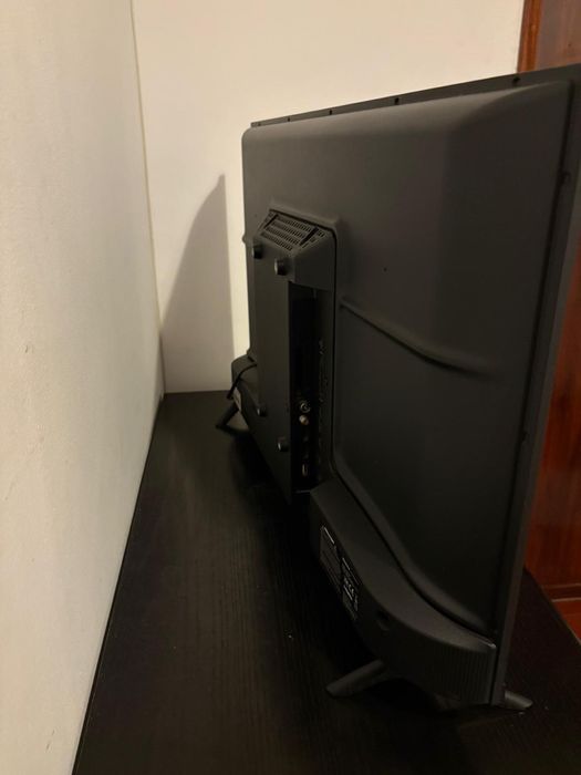 TV HISENSE “32” pouco tempo de uso.