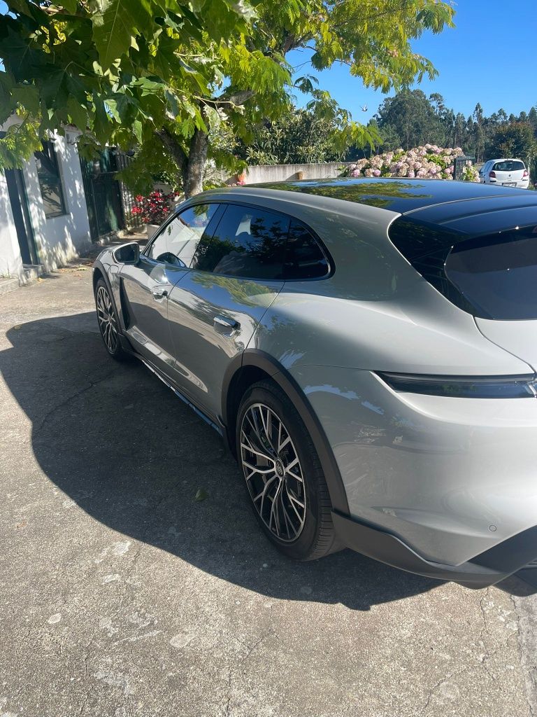 Porsche Taycan 4S Cross Turismo