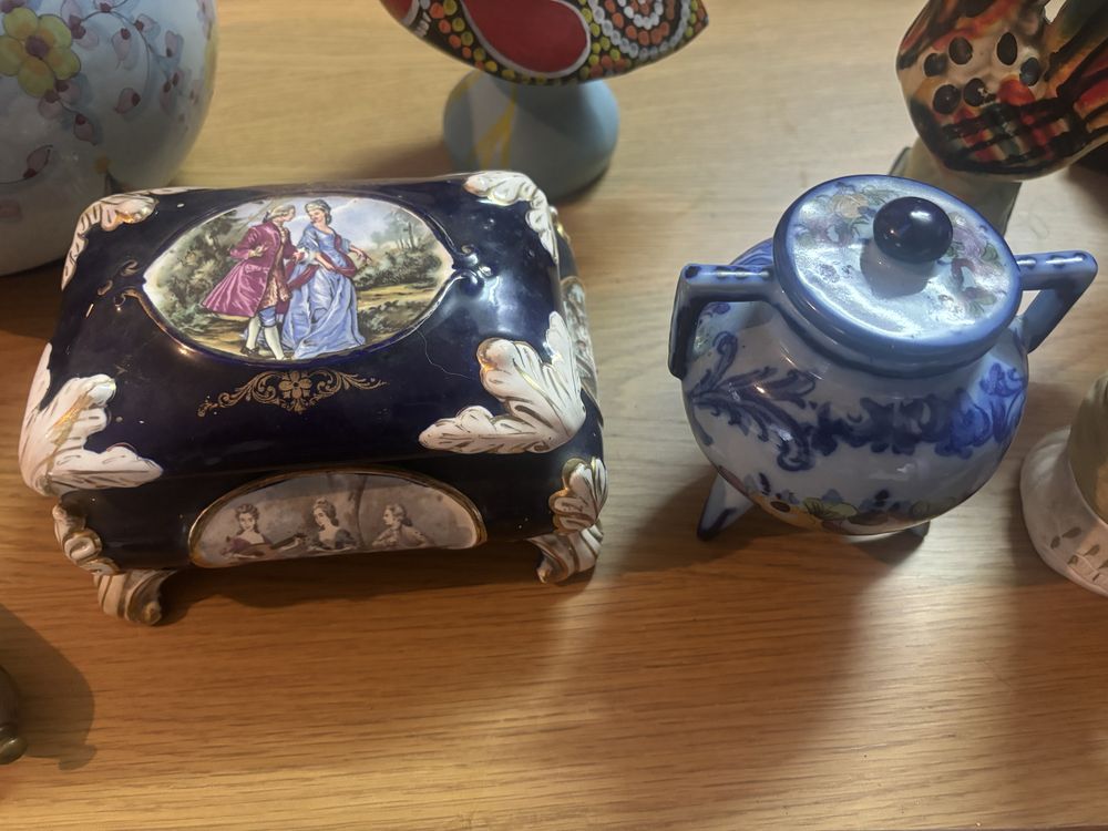 Velharias - figuras de loiça, porcelanas varias