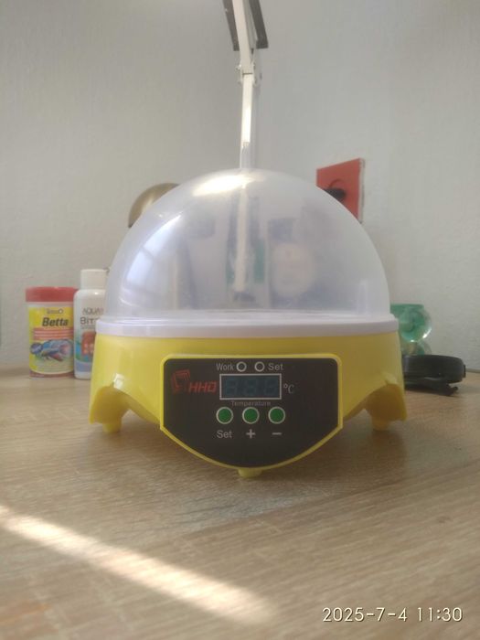 Інкубатор на 7 яєць