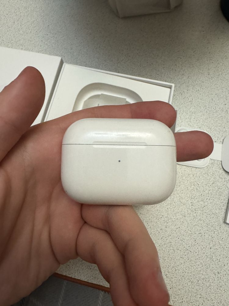 Airpods pro лівий навушник та кейс