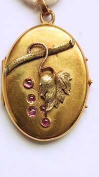 Старинный золотой медальон