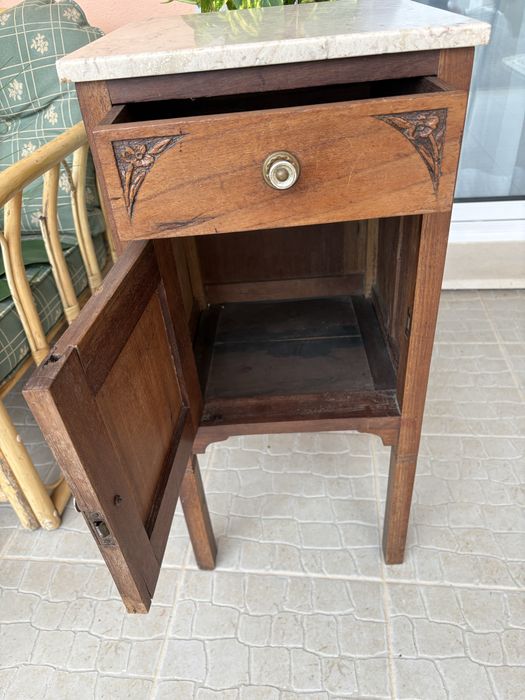 Mesa de Apoio Antiga com Tampa em Mármore – Peça Única