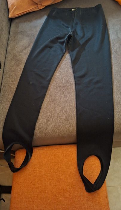 Calças  leggins acetinadas tamanho M como novas.