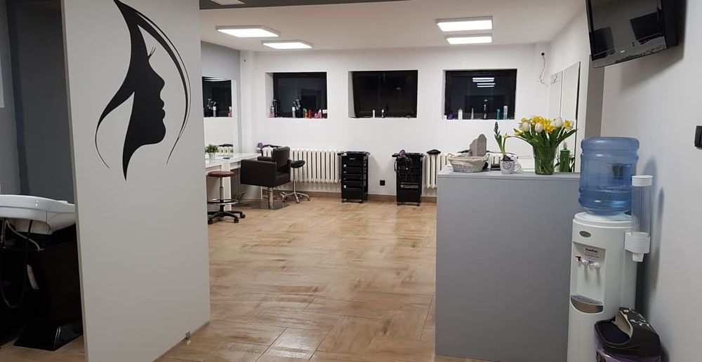 Odstapie lokal salon fryzjerski z wyposażeniem