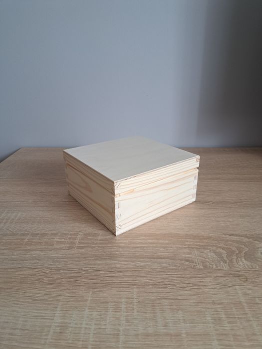 Skrzyneczka drewniana do decoupage 16x16x8