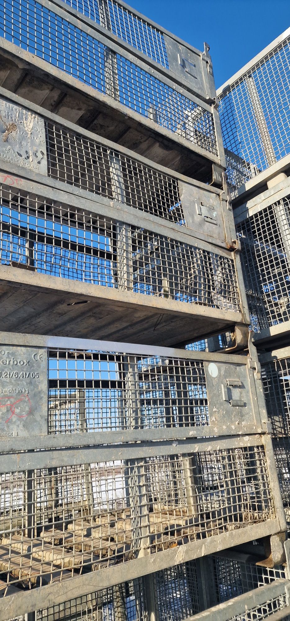Kosze kosz metalowy pojemnik palety metalowe  szalunki stemple rusztow