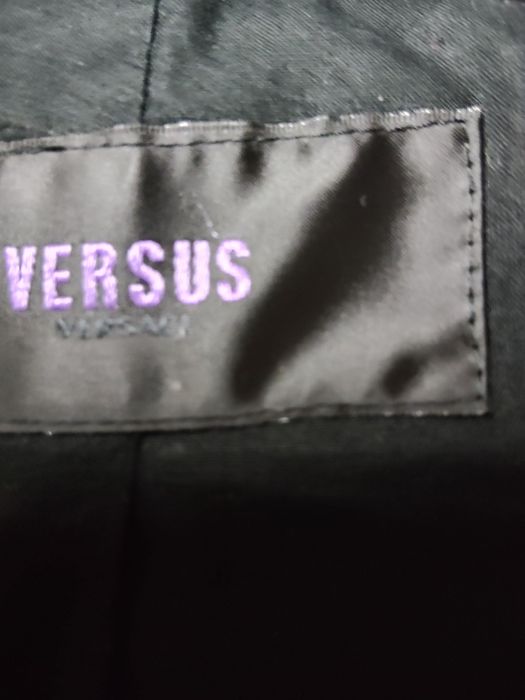 Fabuloso Blusão de Cabedal Preto de Senhora Versus Versage