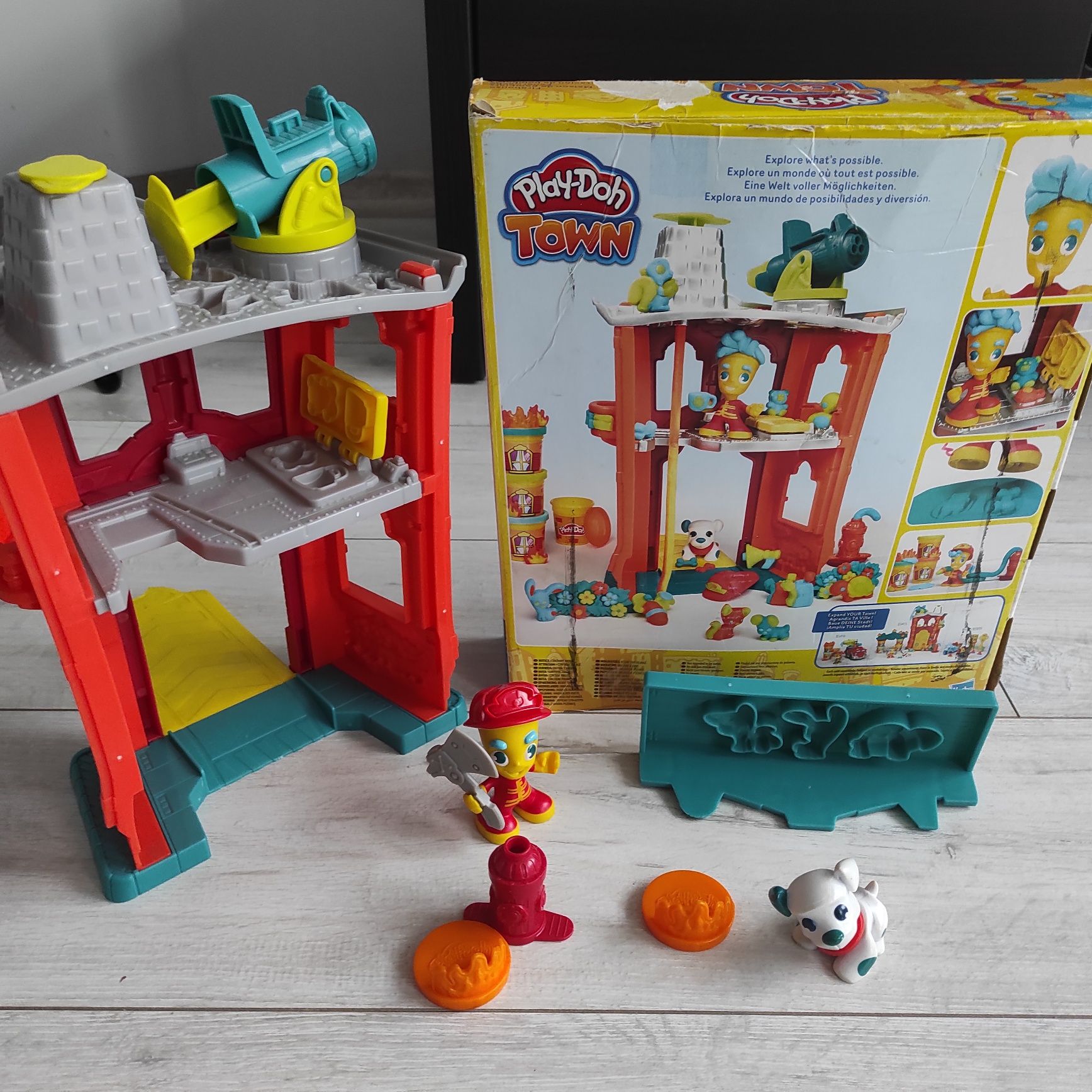 Hasbro Play-Doh Town Remiza Strażacka