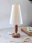 Minimalistyczna lampa kamienna