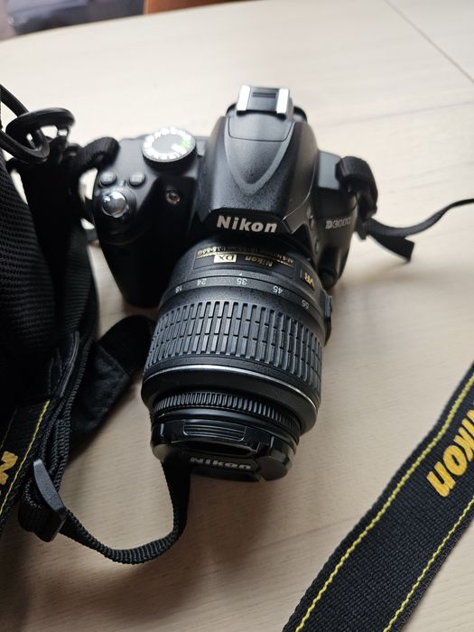Nikon D3000 з чохлом