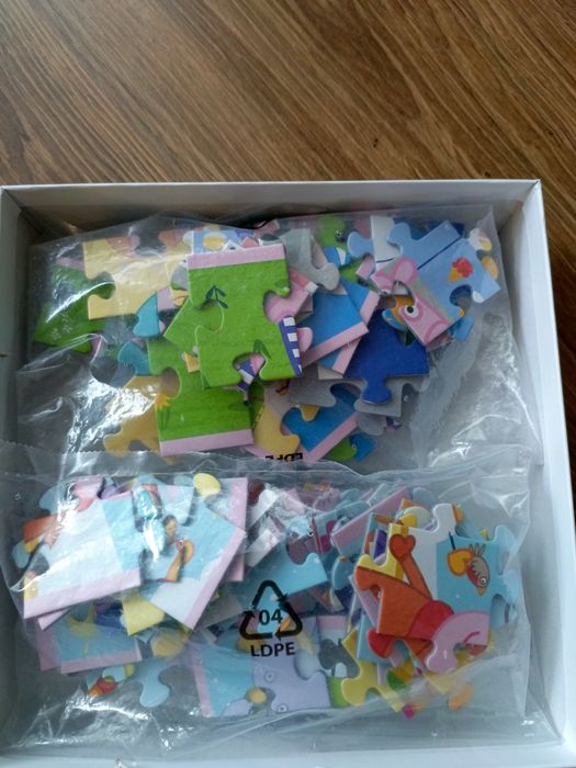 2 zestawy puzzli dla dzieci "Świnka Peppa" i "Trefliki"