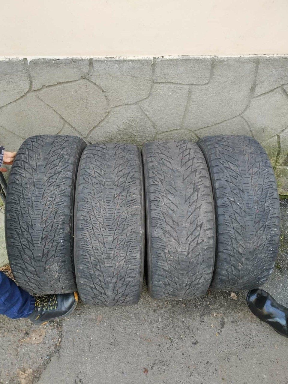 Зимова резина 225/55 R17