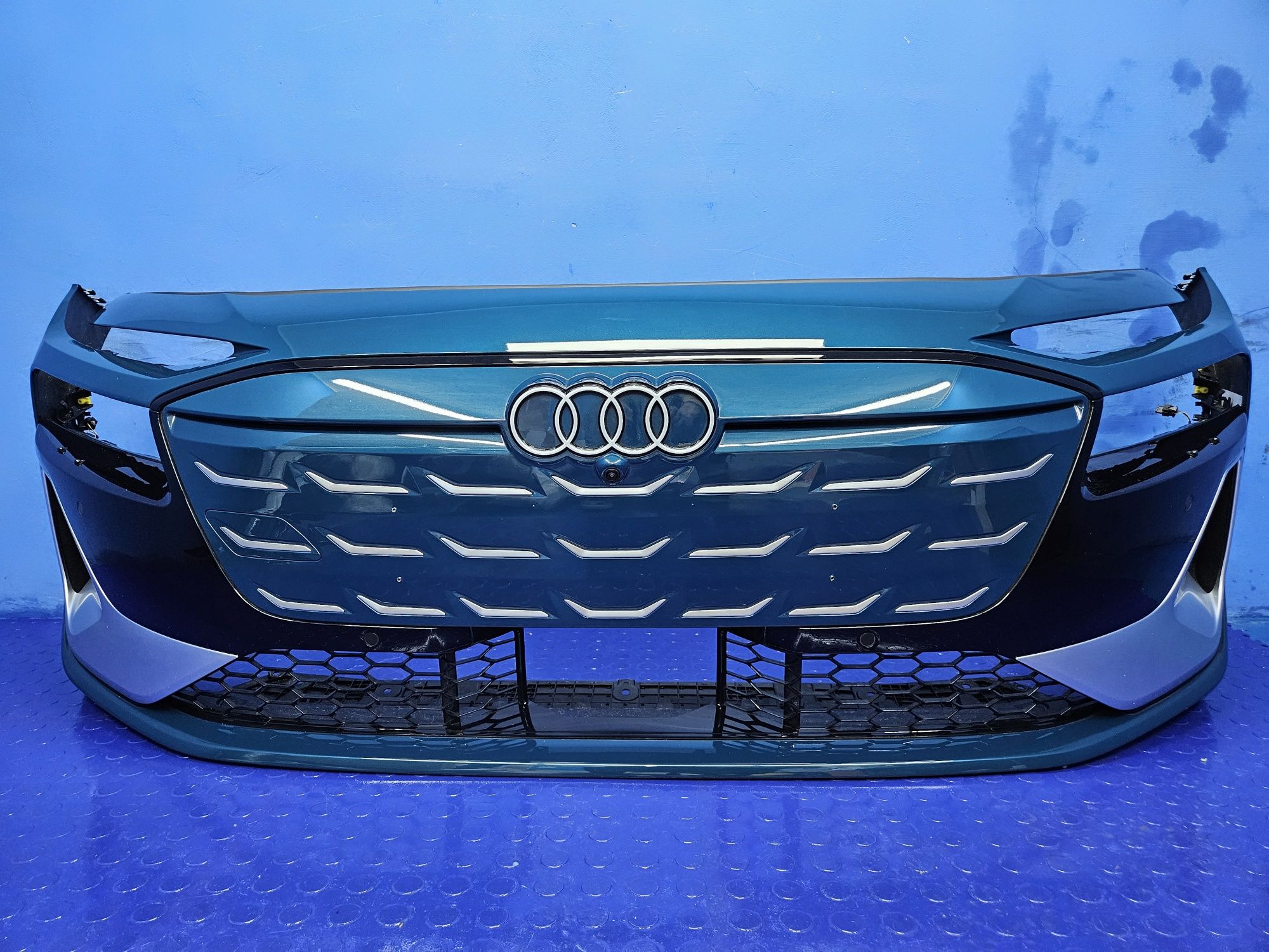 ZDERZAK przedni AUDI A6 E-Tron C9 25- przód kompletny LV5J Malpeloblau