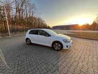 Volkswagen Golf E-Golf inny niż wszystkie. Kupiony w polskim salonie.
