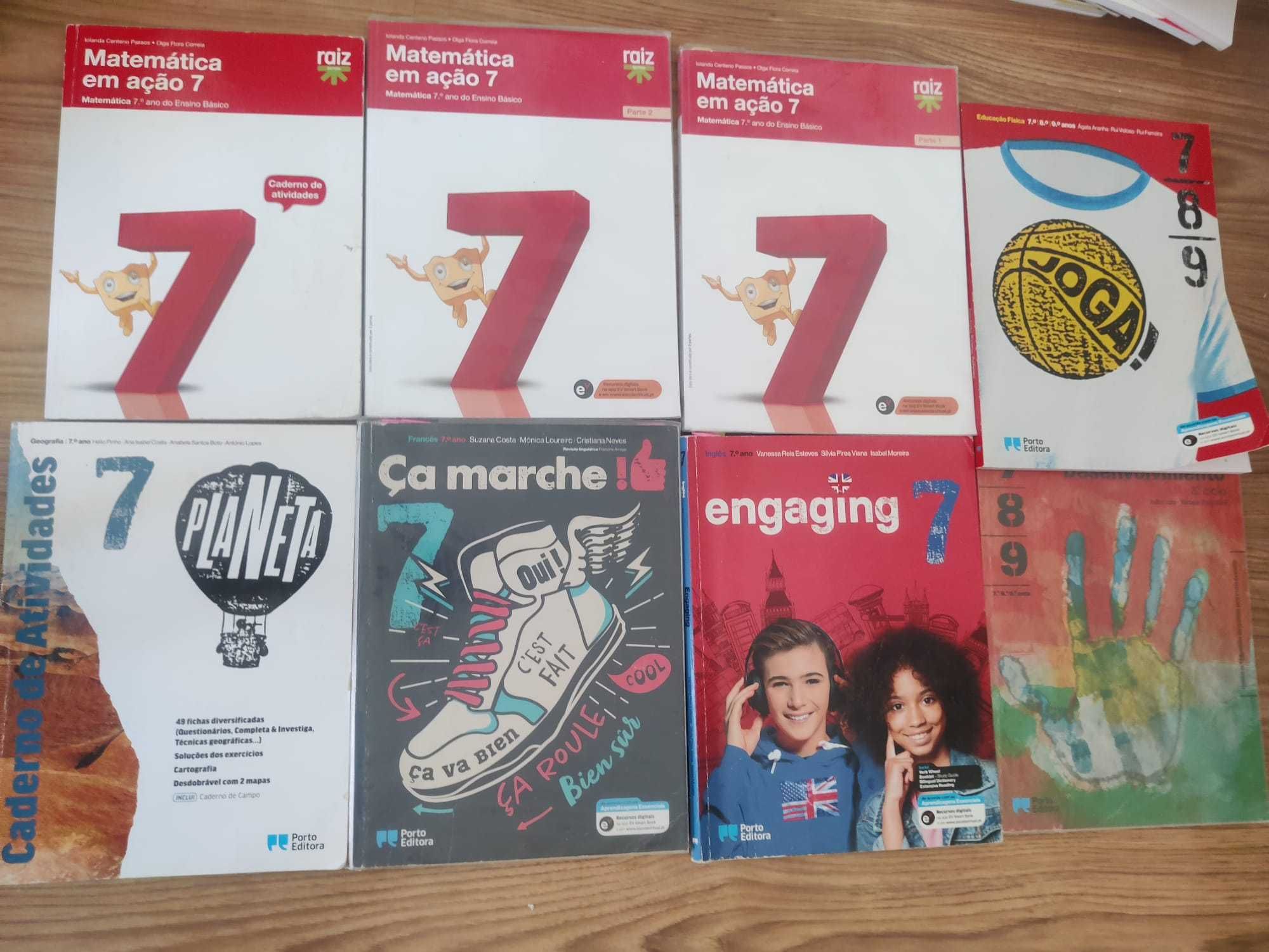 Livros escolares 7 ano como novos.