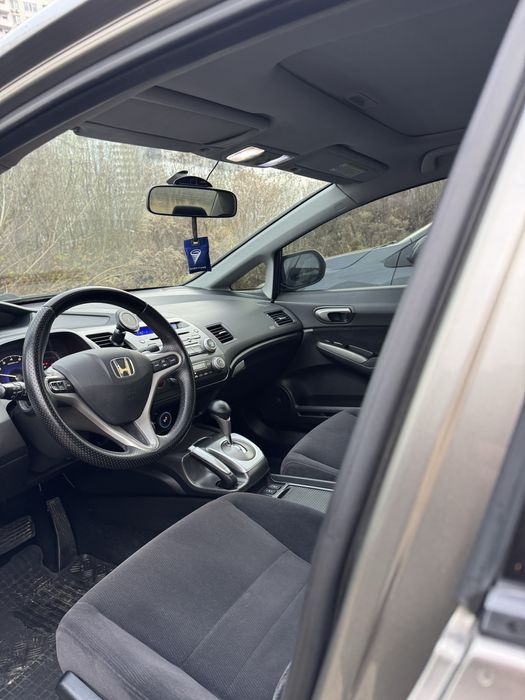 Живий сівік. Друга машина в сімї  їздила дівчина.