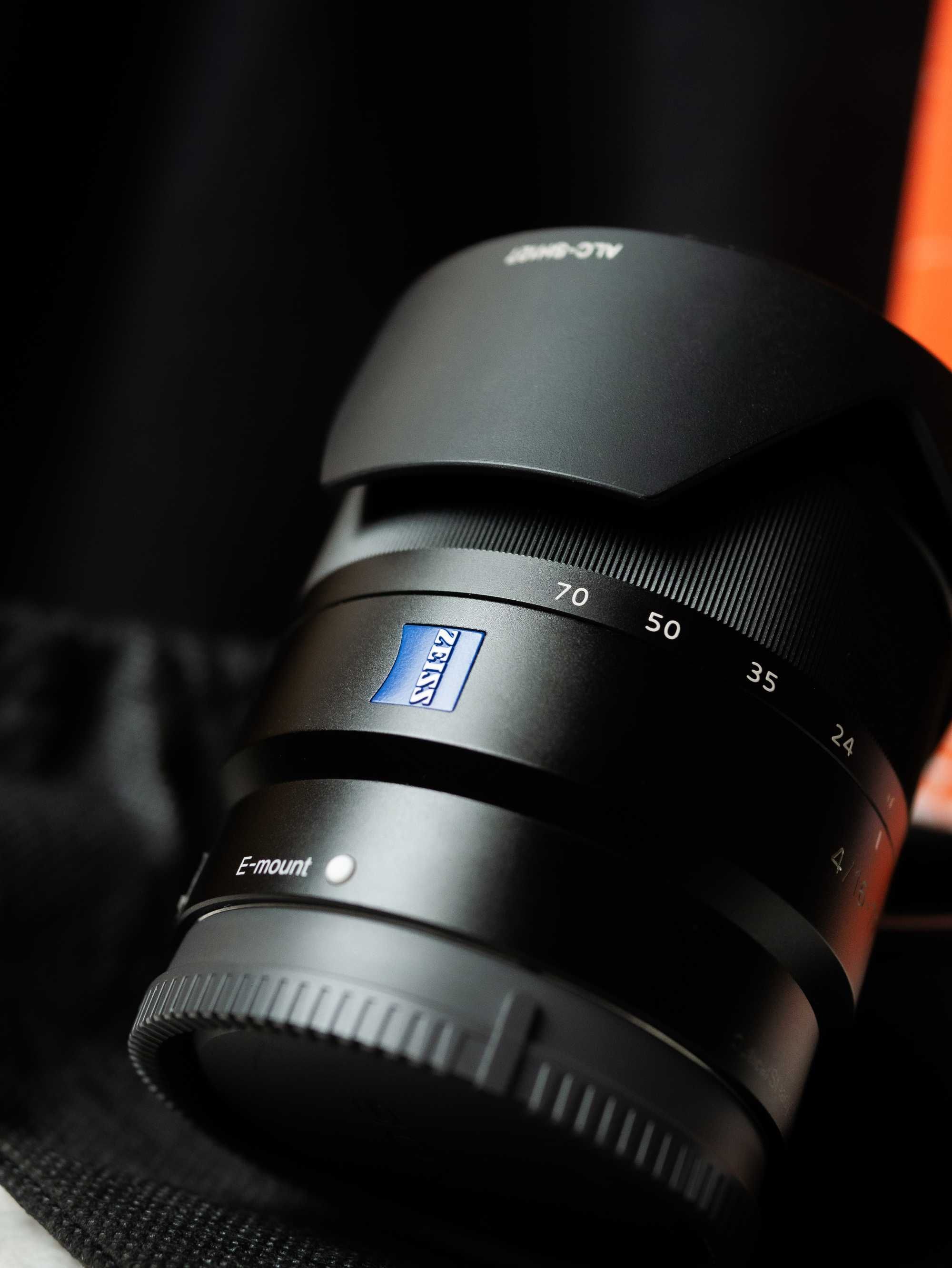 Sony E 16-70 mm f/4 ZA Vario-Tessar T* OSS Carl Zeiss