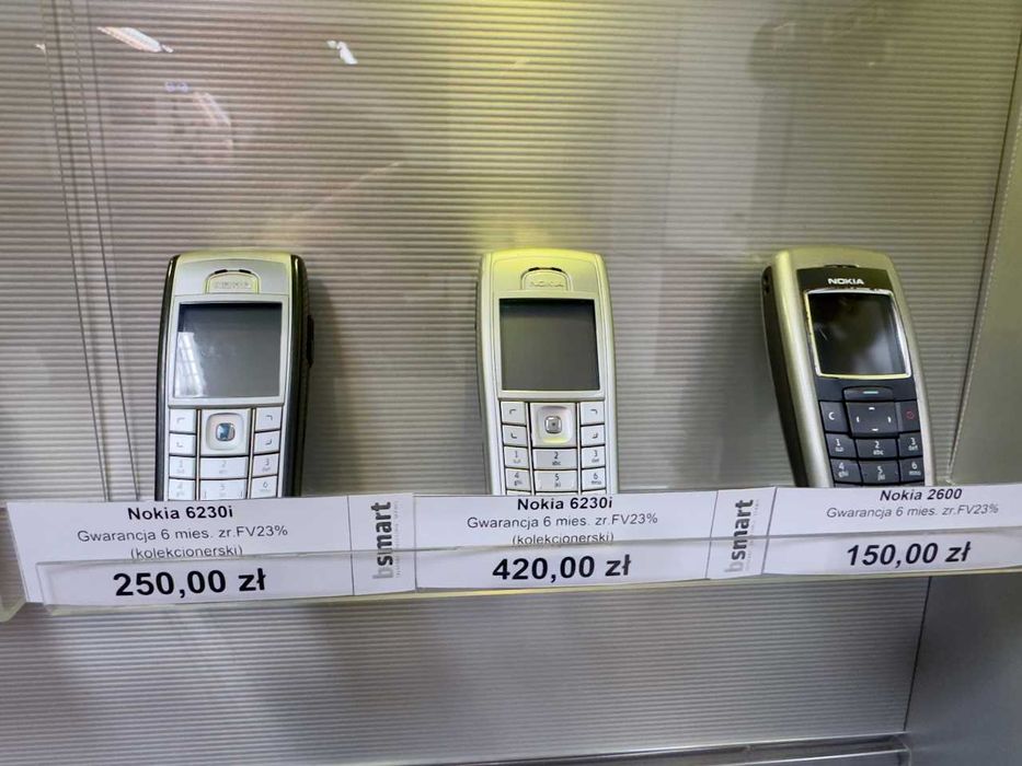 Stare telefony Nokia 3310, 6230i, 6303, C5-00, 1600, Ericsson, Samsung
