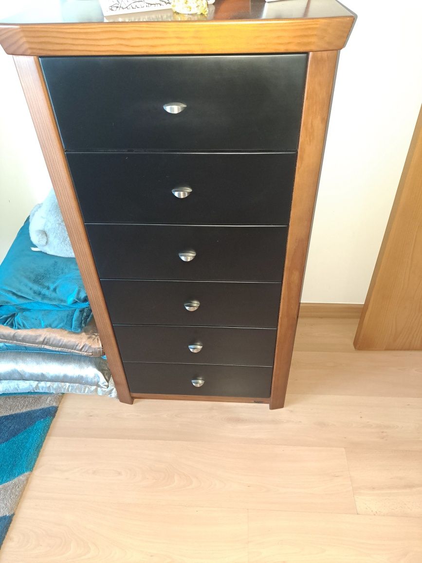 Vendo cama de casal+ camiseiro