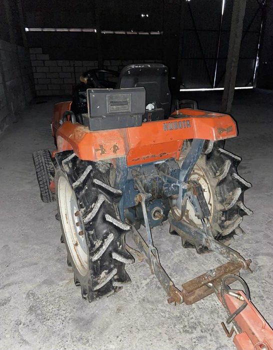 Ciągnik ogrodniczy Kubota Saturn X20 w zestawie z osprzetem