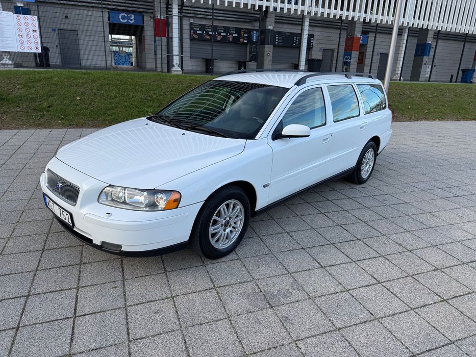 Volvo V70 Szwedzki Biały Niedźwiedź Volvo V70 2.4 Bezyna Navi Mega Stan
