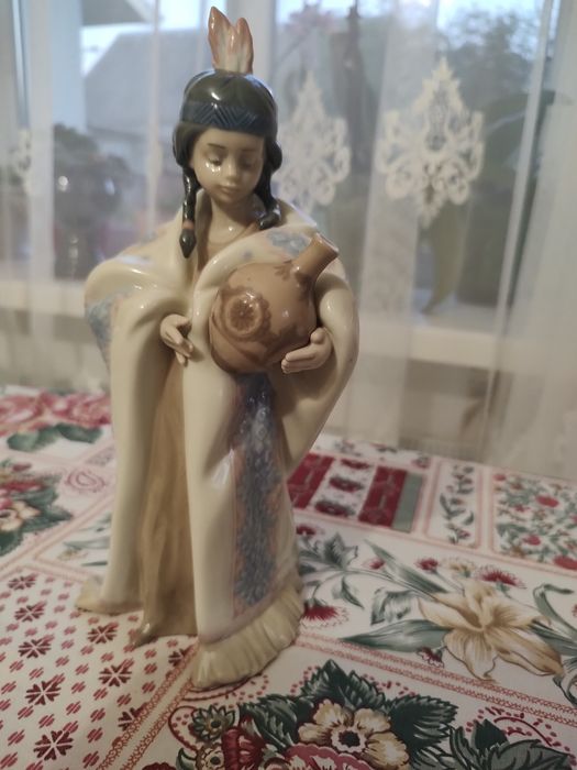 Порцелянові статуетки