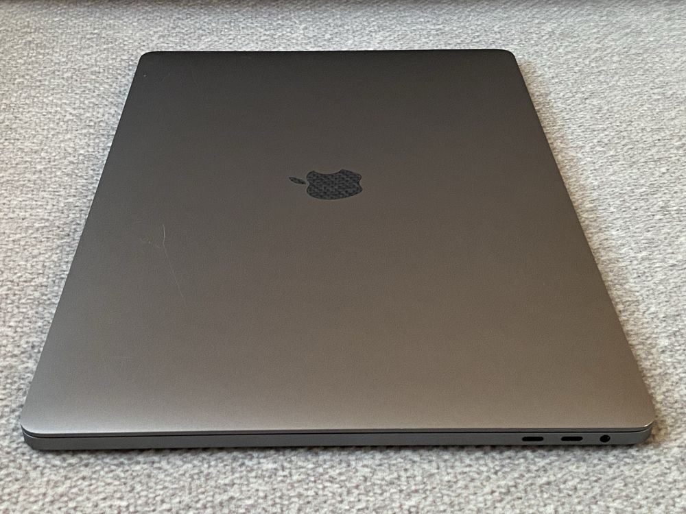 Ноутбук Apple MacBook Pro 16 2019 рік i7 16Gb 512Gb SSD Відеокарта 4Gb