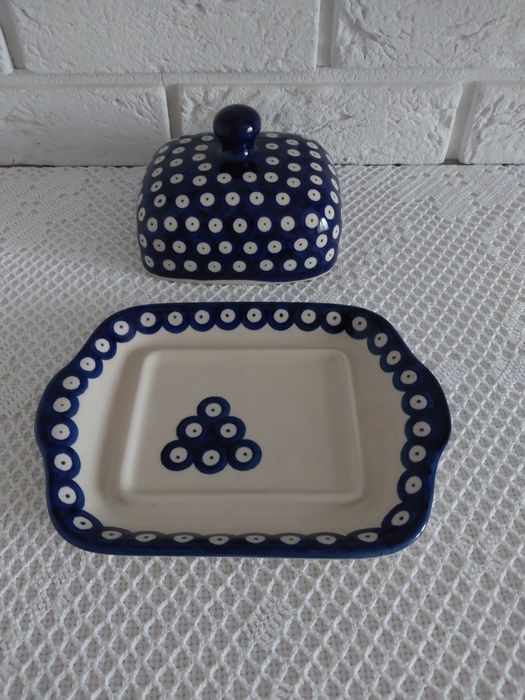 Ceramiczna maselniczka z Bolesławca.