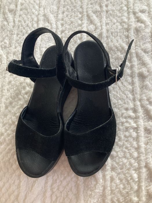 босоніжки на платформі