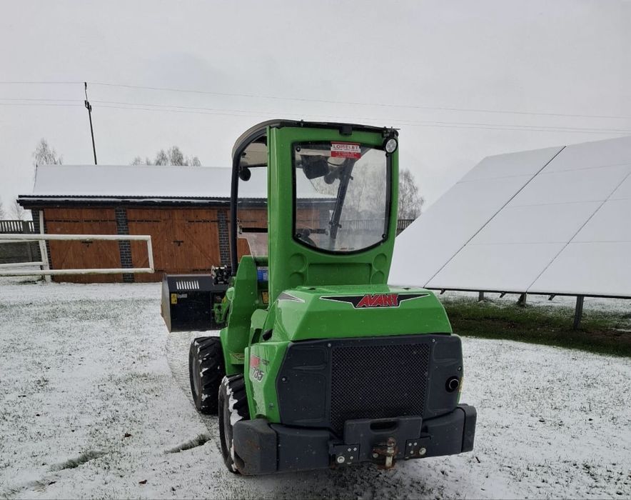 Ładowarka miniładowarka Avant 735