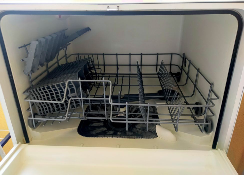 Посудомийна машина Electrolux