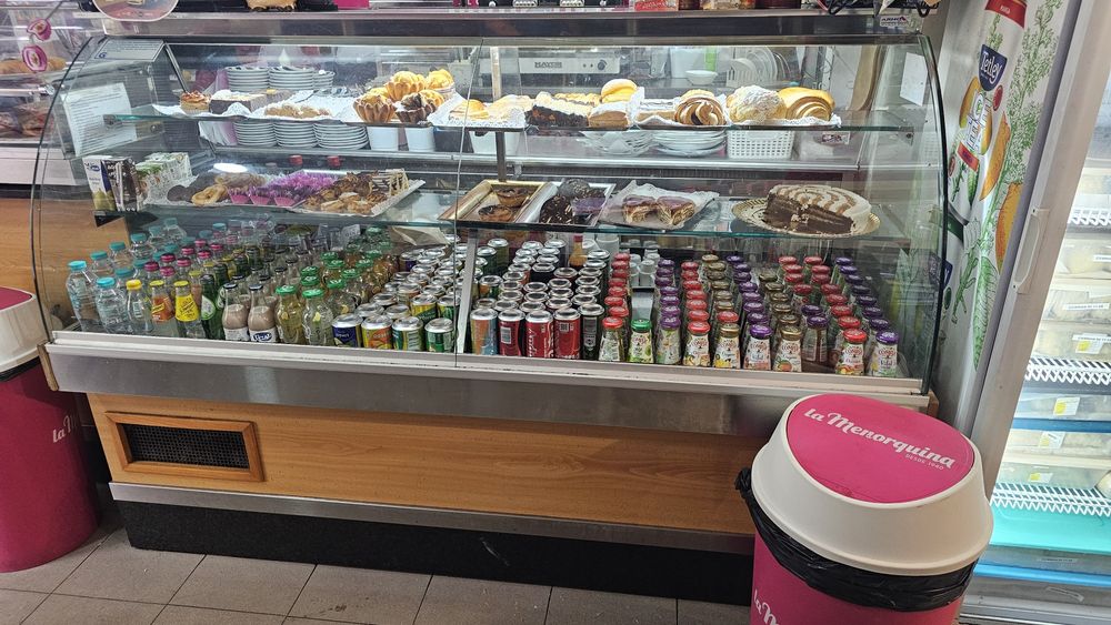 Balcao vitrine frio bolos e sumos ( mbw nao vale a pena]