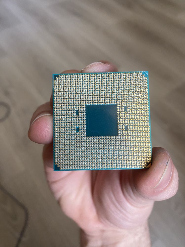 Продам Ryzen 7 2700х