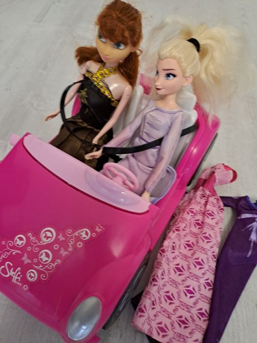 Elza i Anna -auto - suknie