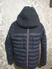 Продам куртку ,Moncler 52 размера.