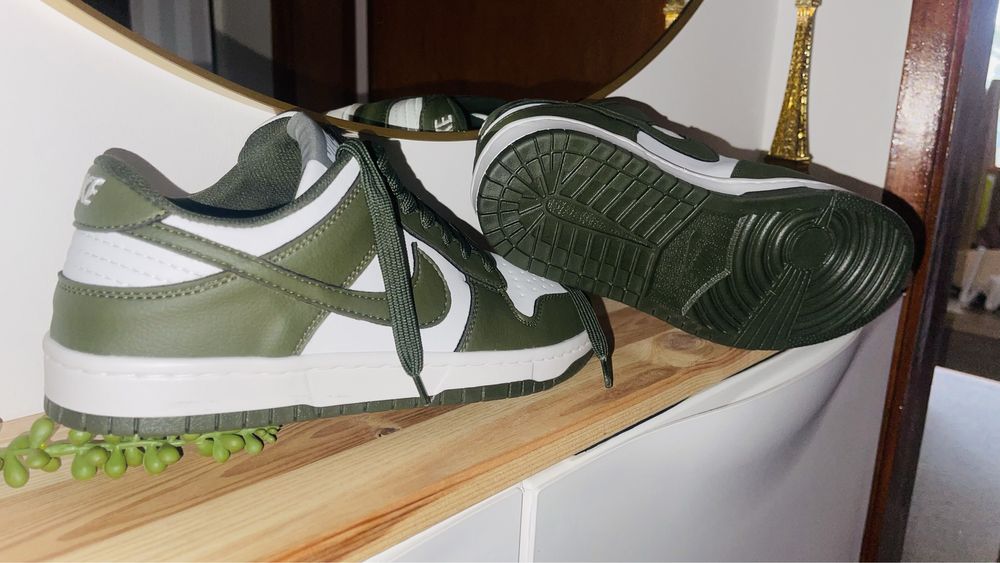 Dunk Low "Medium Olive" sneakers