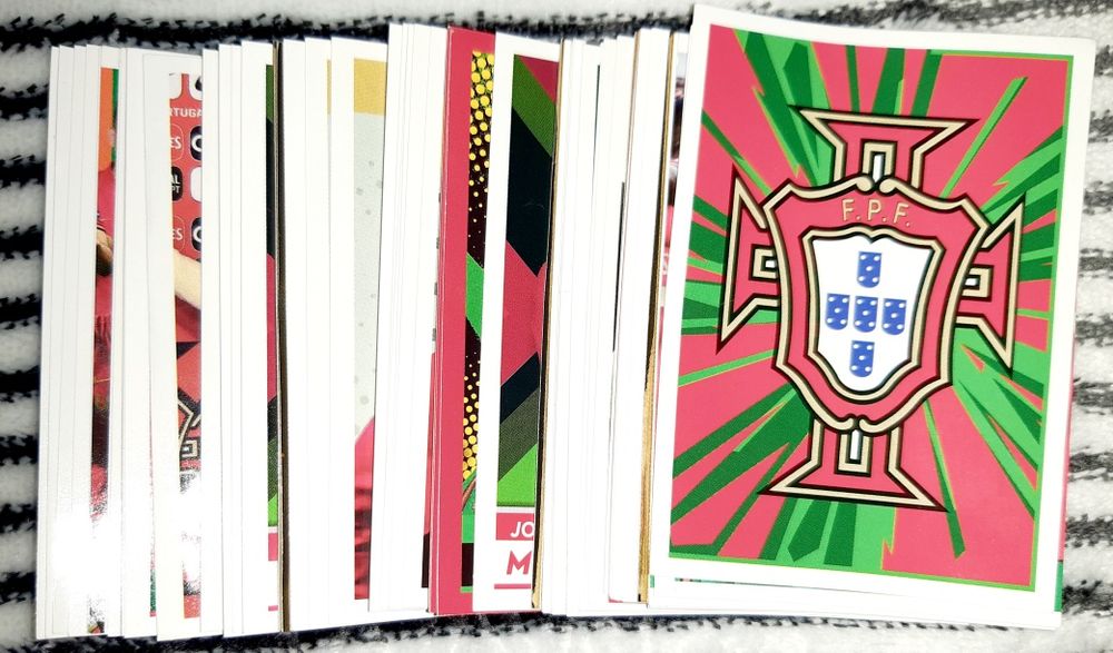 Troco / Vendo cromos Cromos Fome de Vencer 2022 da Panini