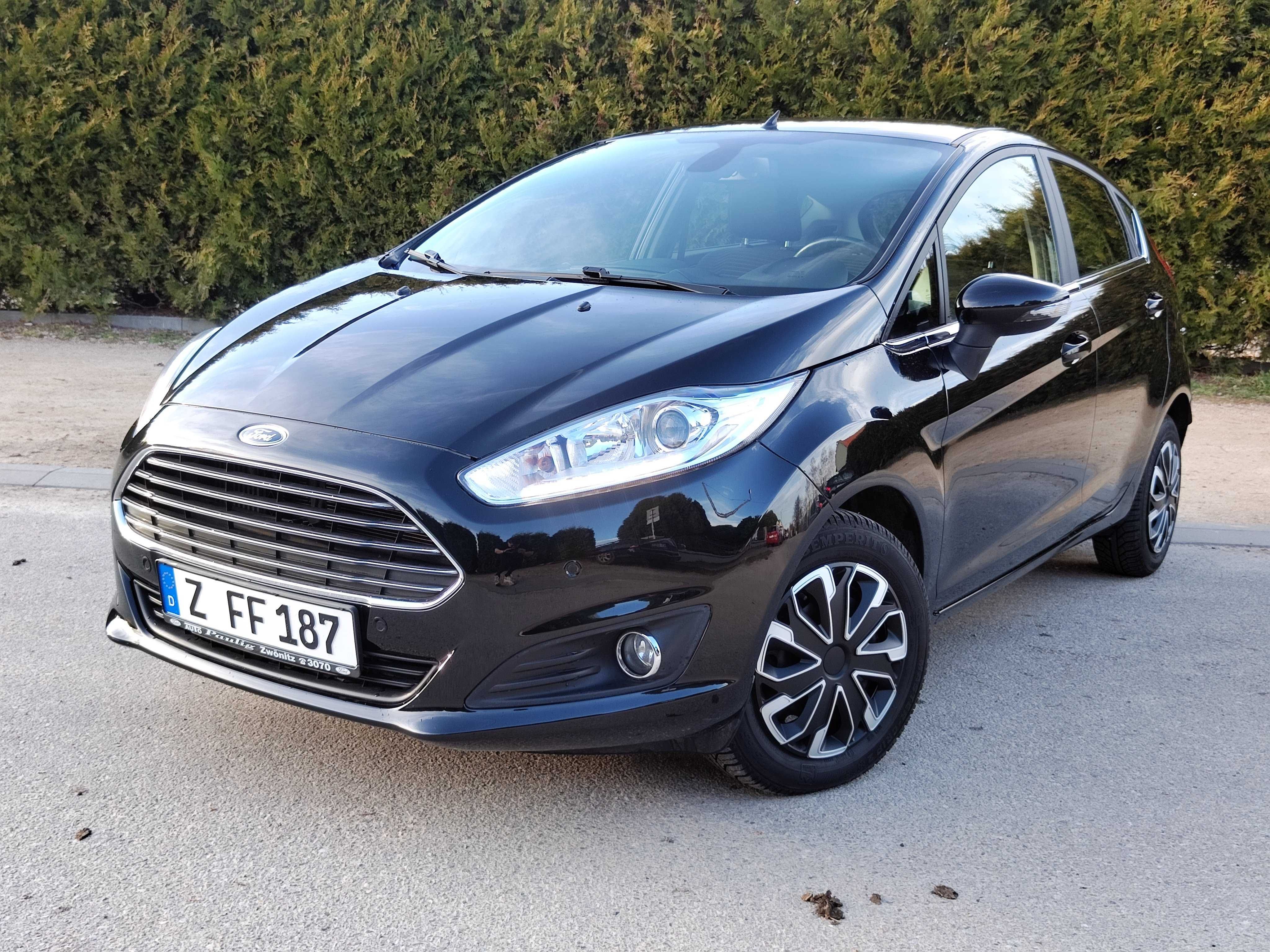 Ford Fiesta 1.0 100KM LIFT 2015/ LED/ PDC/ Grzane Fotel/Szyby TITANIUM