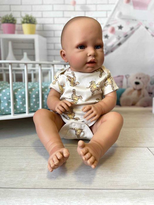 Большой пупс реборн хлопчик Кріс Doro Dolls 52 см Одяг в подарунок