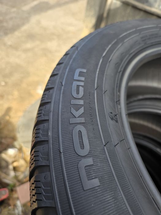 235 55 R17 Nokian