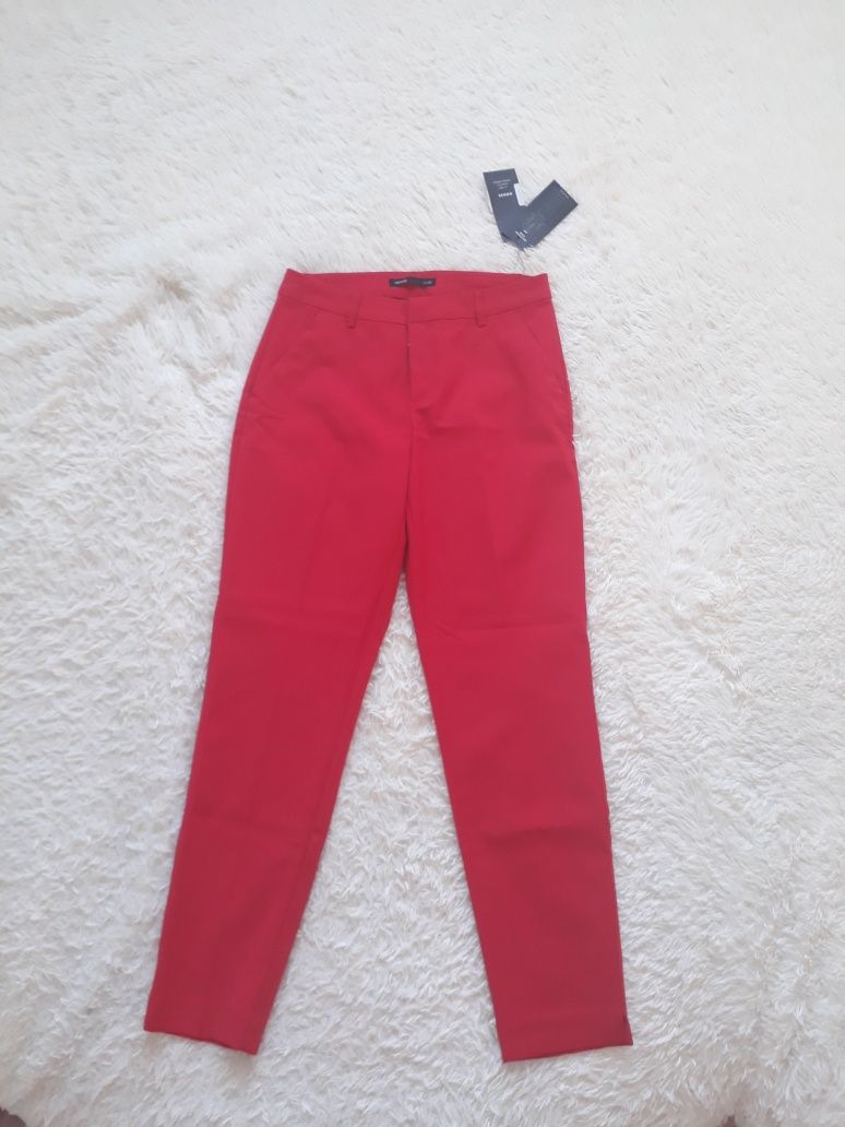 Красные женские штаны