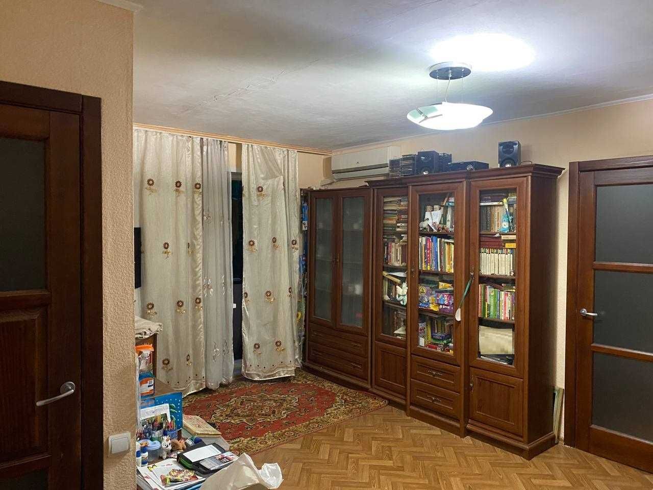 Без комісії! Продаж 3 кімнатна з меблями по вул. Незалежної України